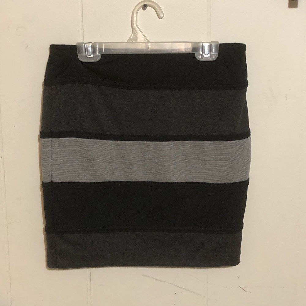 Women’s A. Byer Multi Color Tiered Pencil Skirt M